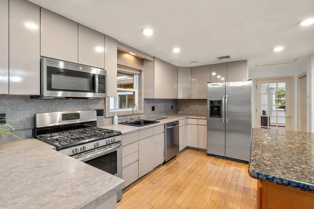 Photo of 6 Paulette Dr