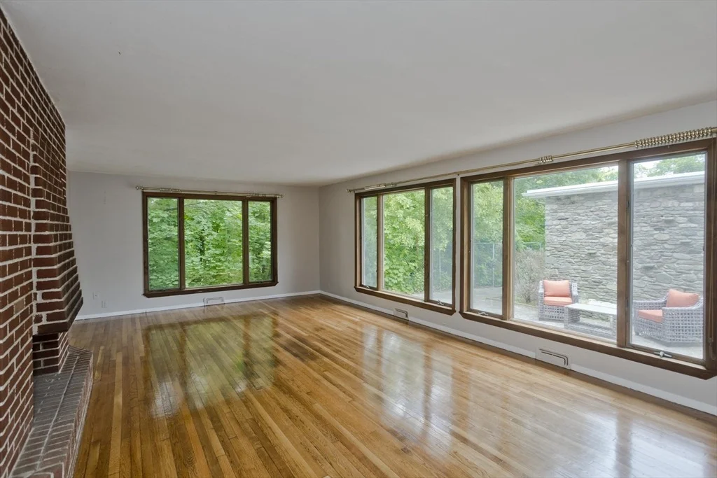Photo of 52 Hillview Rd