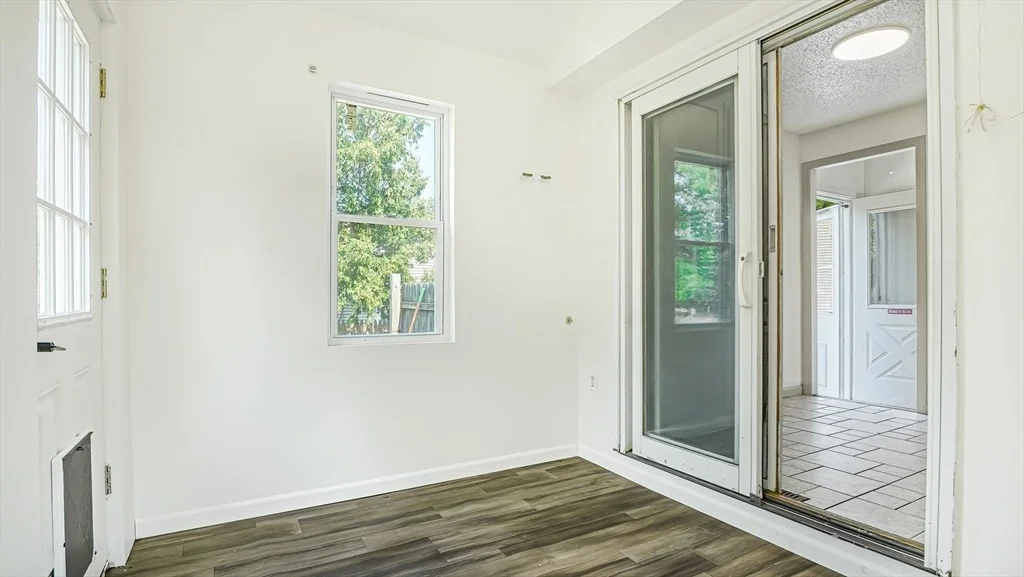 Photo of 128 W Canton Cir