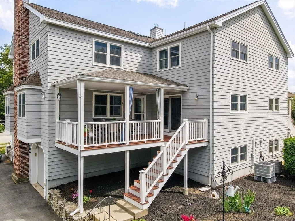 Photo of Unit D at 7 Carnation Cir
