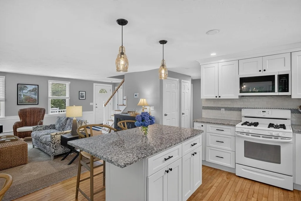 Photo of 25 Marthas Ln