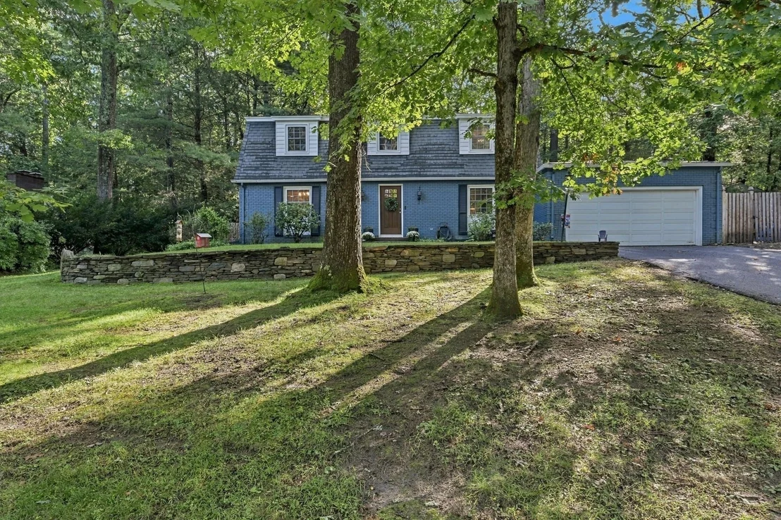 Photo of 218 Heatherstone Rd