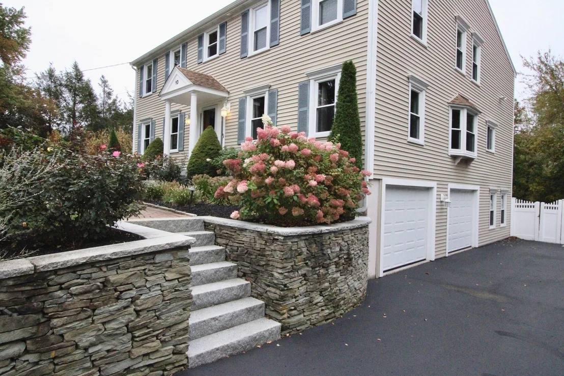 Photo of 10 Stoneybrook Drive