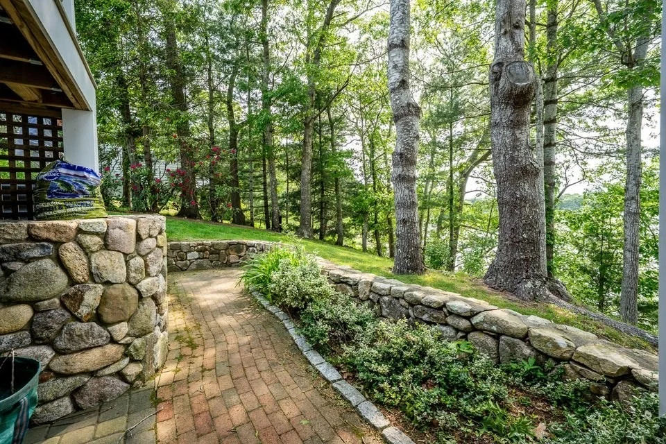 Photo of 585 Santuit Rd