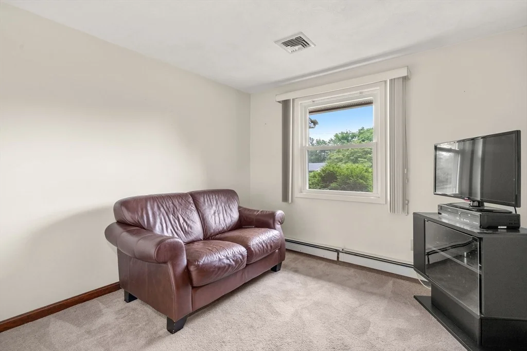 Photo of 6 Paulette Dr