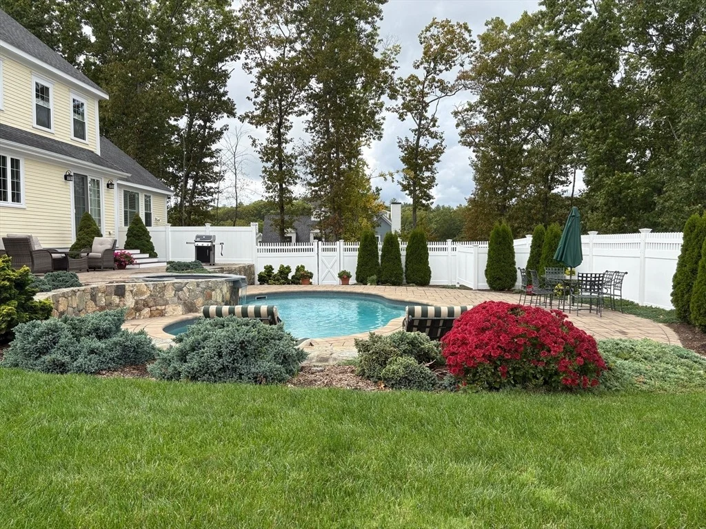 Photo of 64 Old Stone Cir