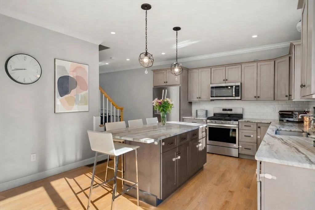 Photo of 24 Lynn Dr