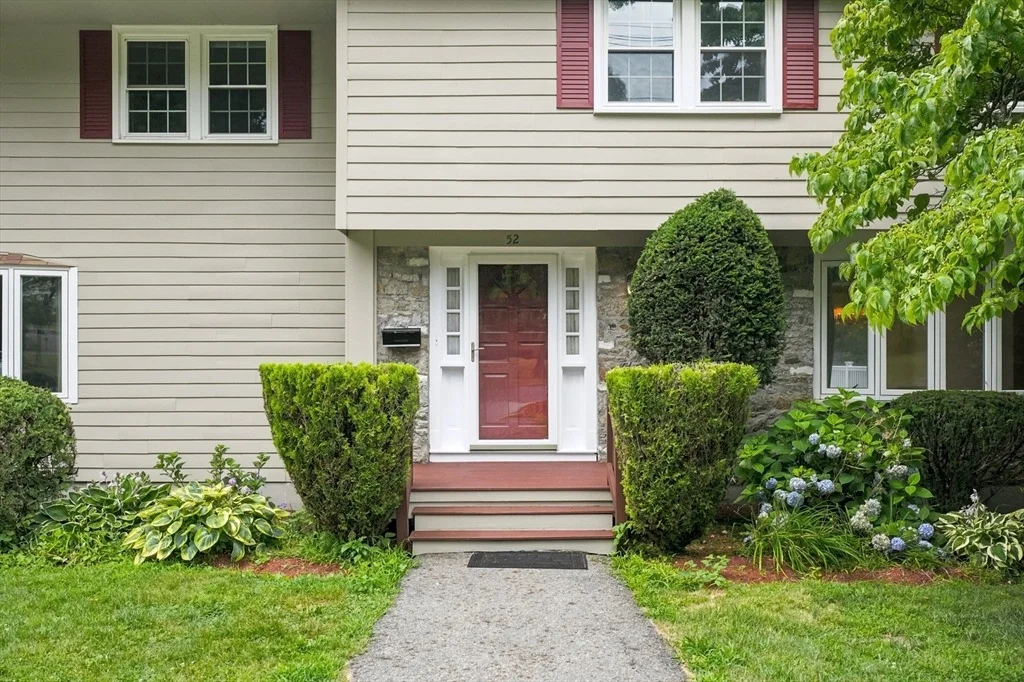 Photo of 52 Lanewood Ave