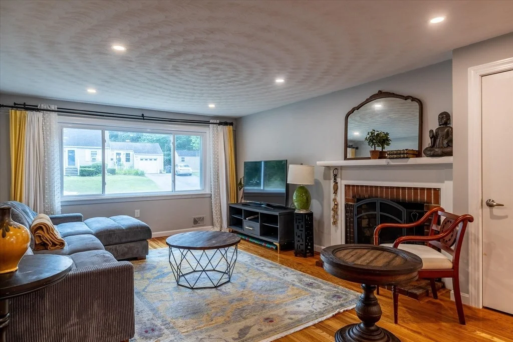 Photo of 13 Curley Dr
