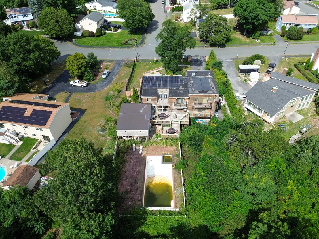 Photo of 12 Oakridge Dr