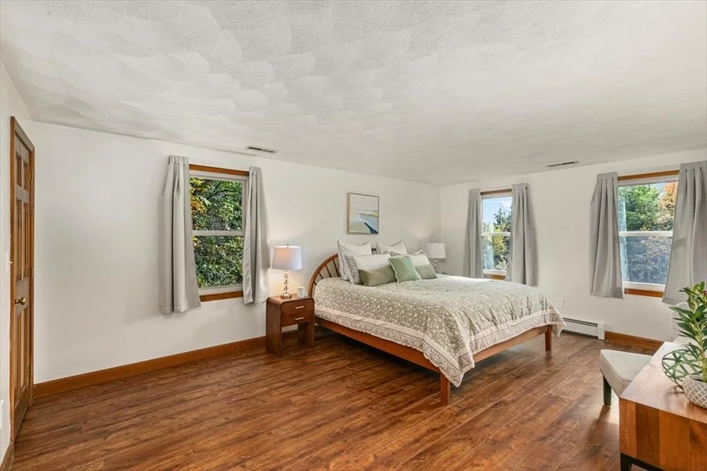 Photo of 480 Sharpners Pond Road