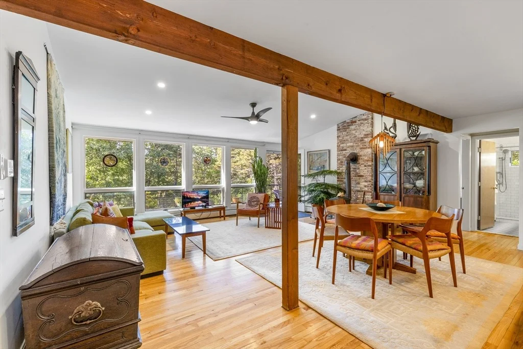 Photo of 225 Coles Neck Rd