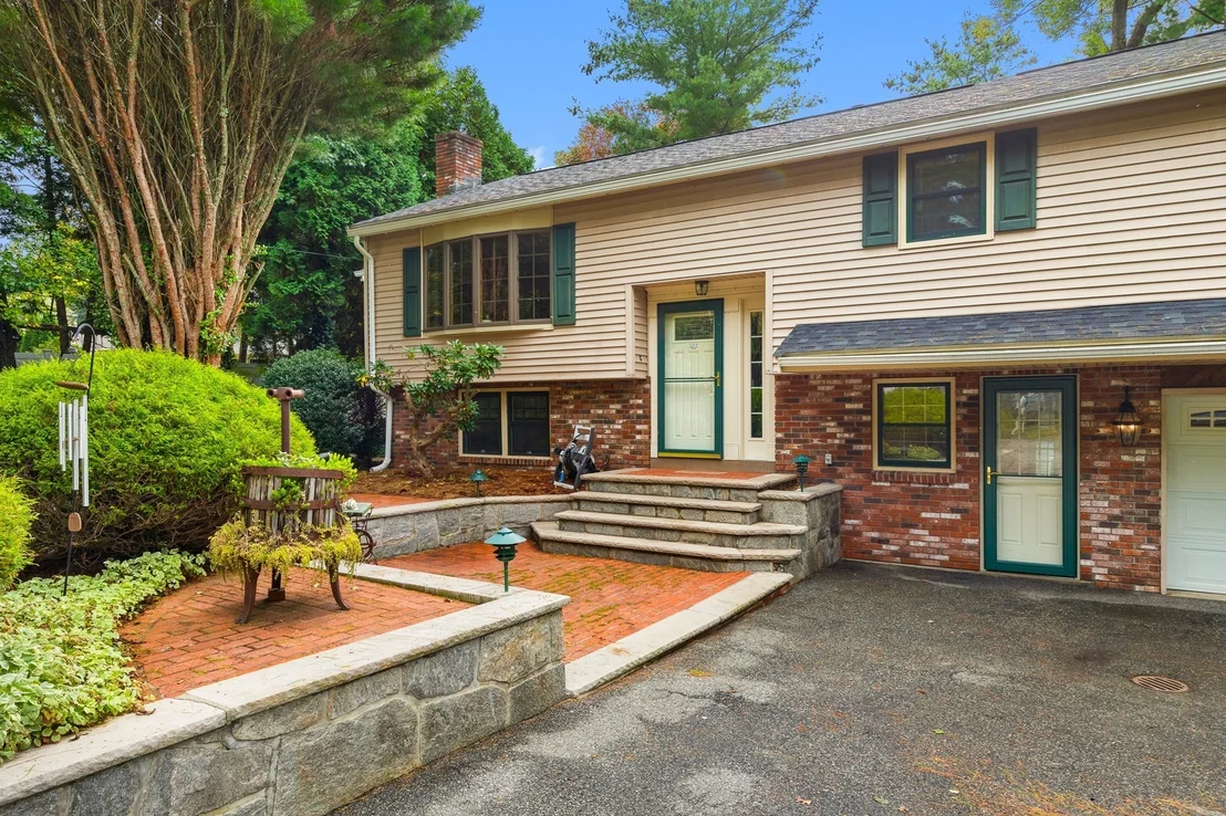 Photo of 42 Freeport Dr