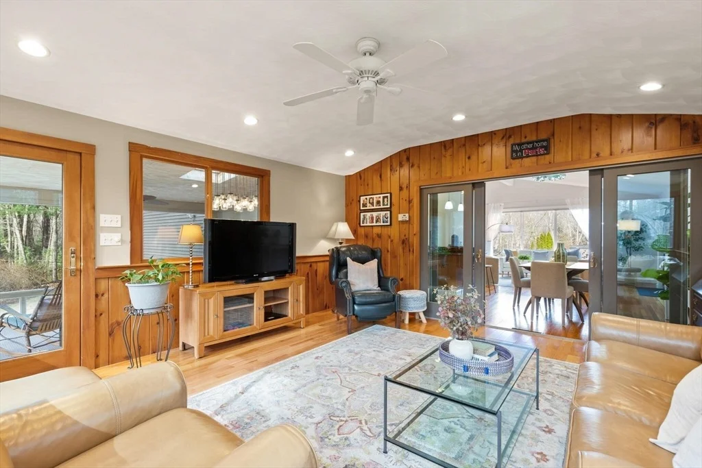 Photo of 31 Meadowbrook Rd