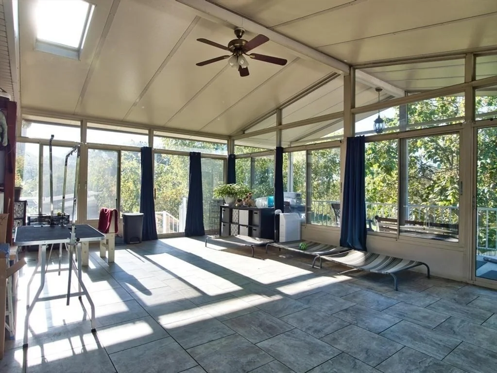 Photo of 555 Harbor View Blvd