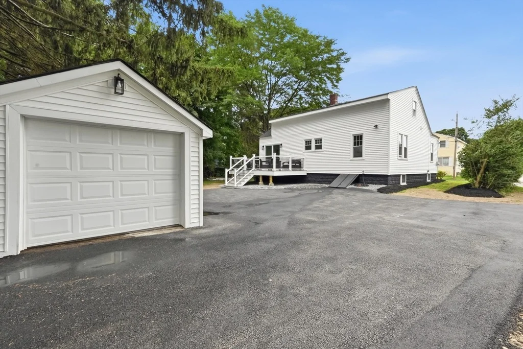 Photo of 28 Southold Rd