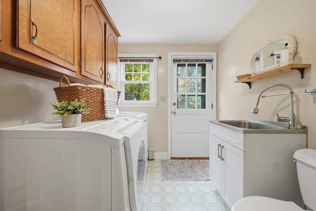 Photo of 401 Longley Rd