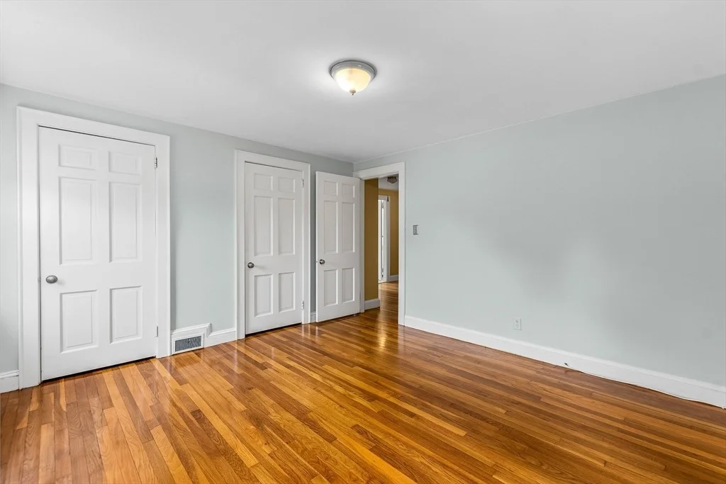Photo of 862 Pleasant Street