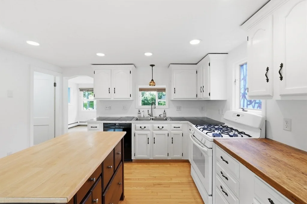 Photo of 77 Holden St