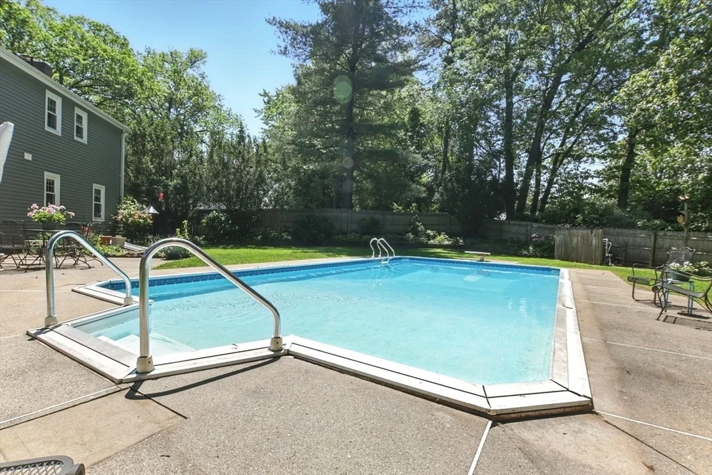 Photo of 230 Meadowlark Dr