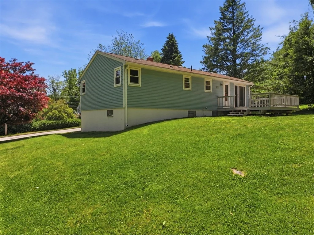 Photo of 46 Pinecroft Ave