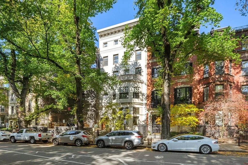 Photo of 395 Commonwealth Avenue