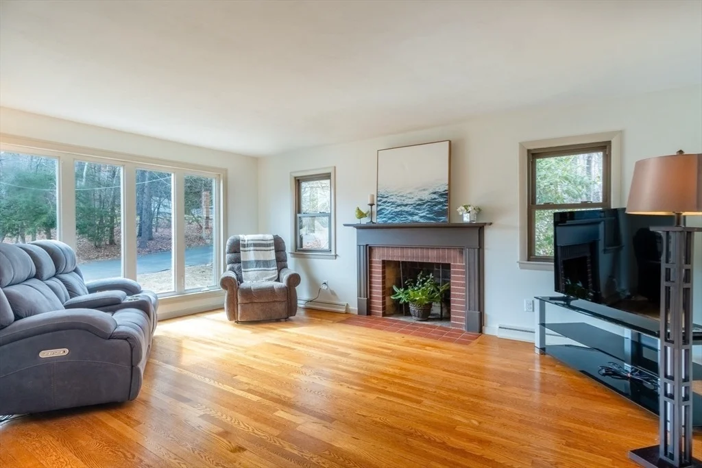 Photo of 2 Linwood Dr