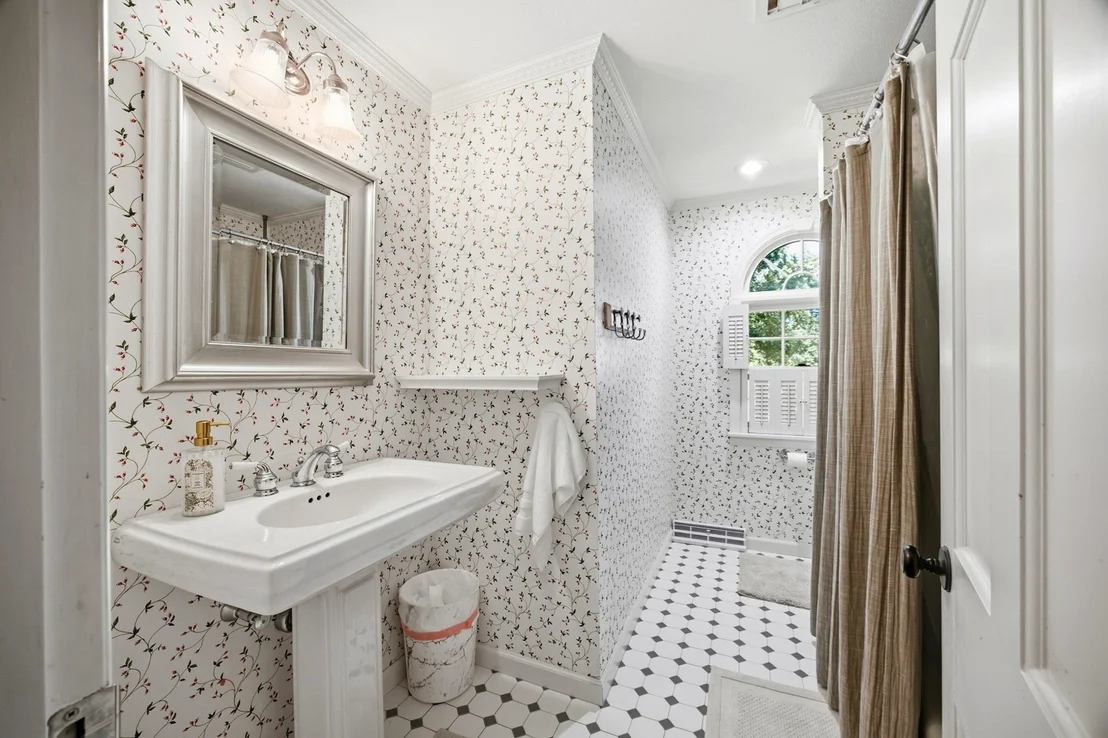 Photo of 64 Cambridge Cir