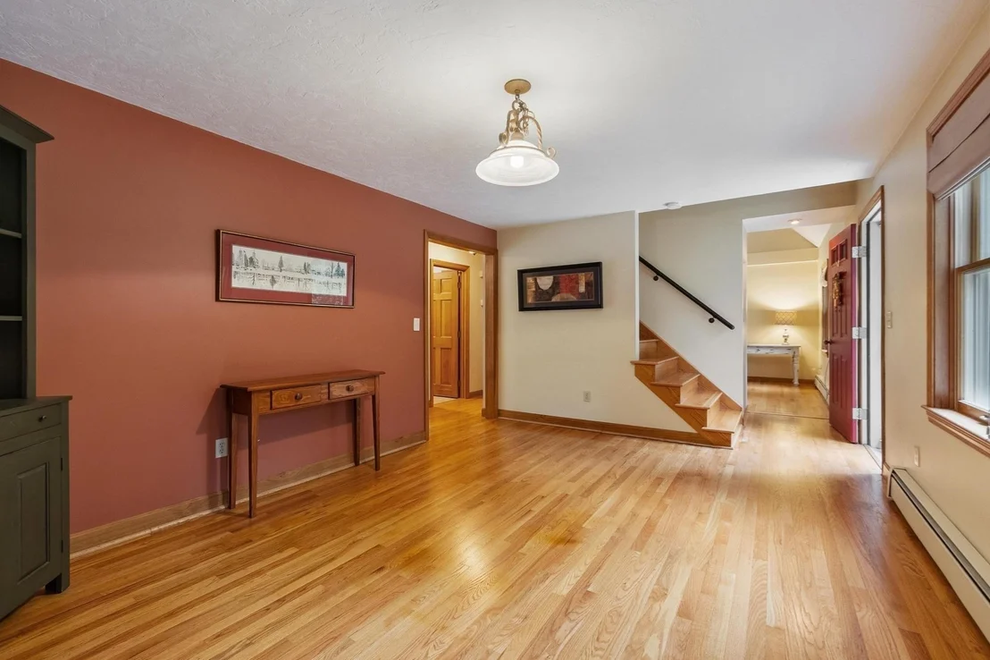 Photo of 10 Hog Hill Rd