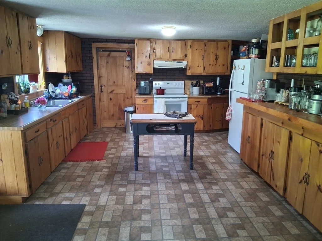 Photo of 465 Tully Rd