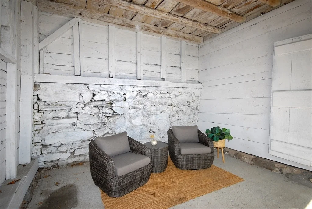 Photo of 105 Lexington Rd