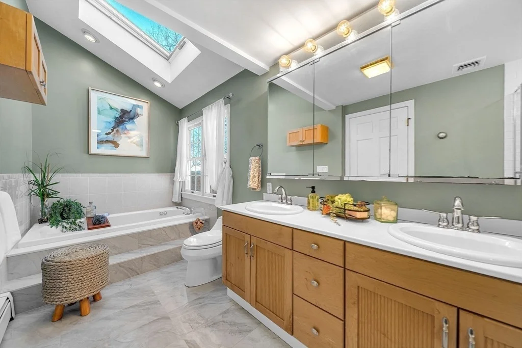 Photo of 26 Varick Hill Rd