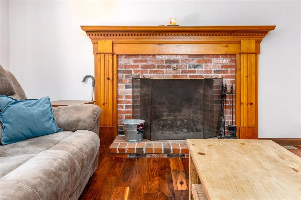 Photo of 1529 Race Ln