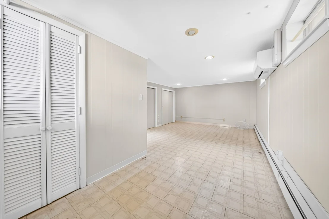 Photo of 33 Fairchild