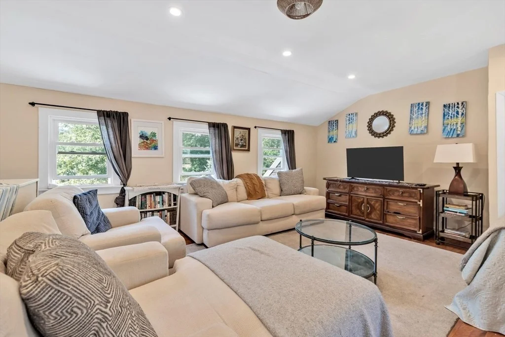 Photo of 44 Maple Avenue