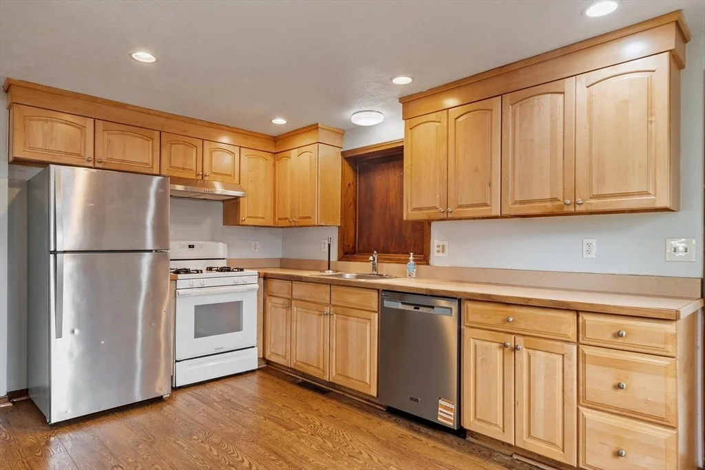 Photo of 170 Townsend Ave