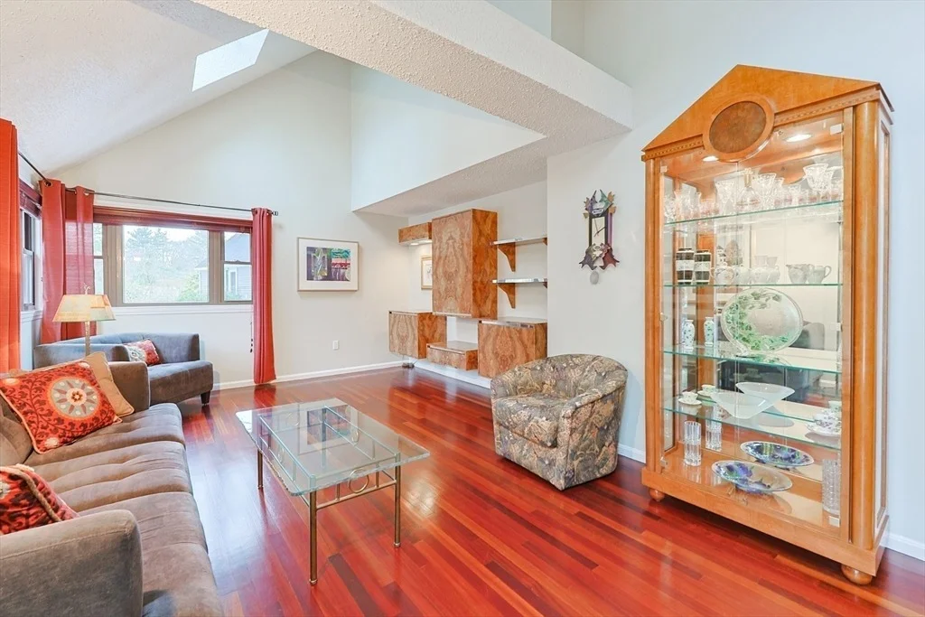 Photo of 18 Sherborne Cir