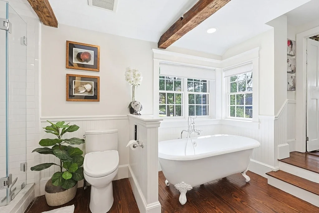 Photo of 122 Great Plain Ave