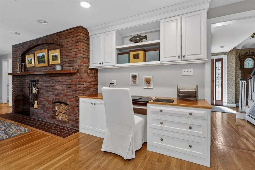 Photo of 37 Mast Hill Rd