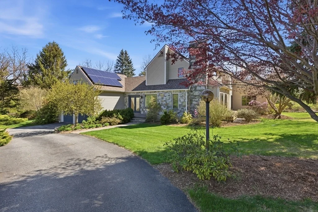 Photo of 641 Salem End Road