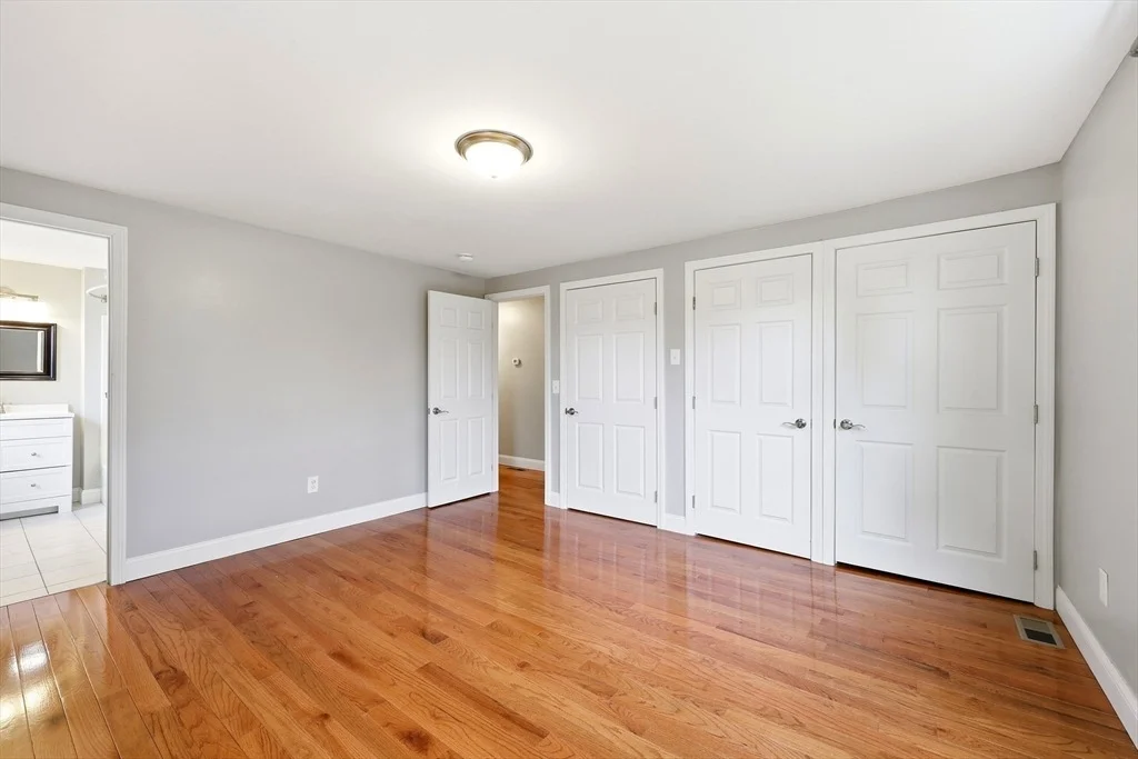 Photo of 1185 Bay Road