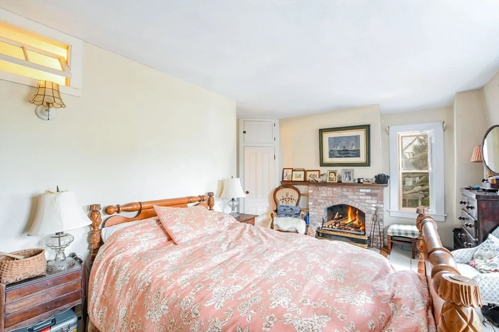 Photo of 1331 Main St