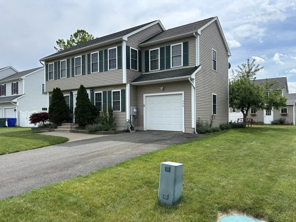 Photo of 266 Christopher Dr