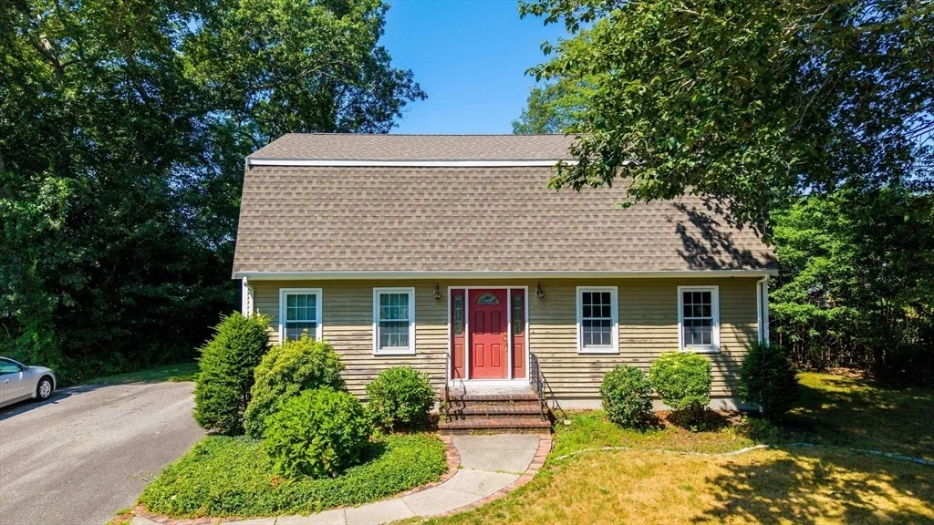 Photo of 757 Middle Rd