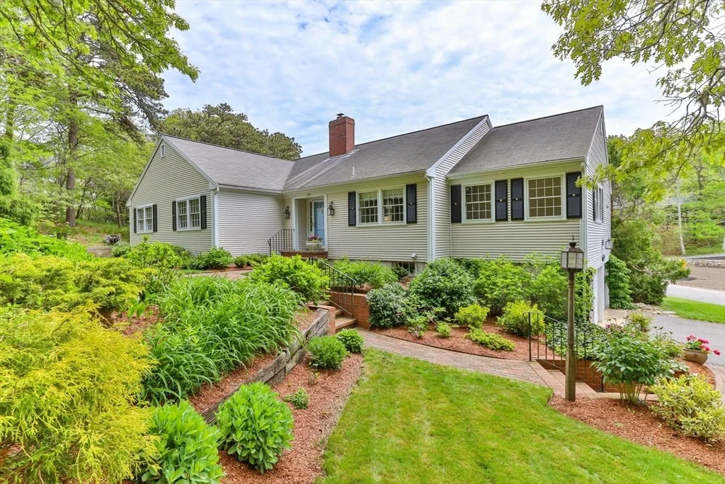 Photo of 240 Riverview Drive