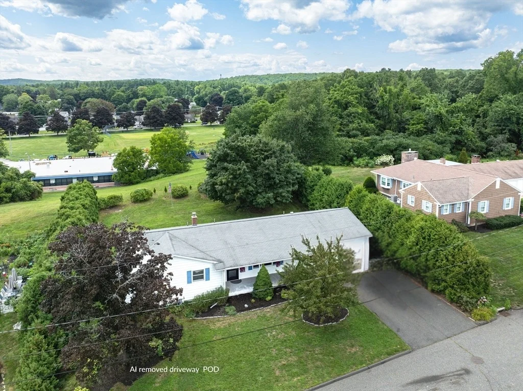 Photo of 17 Breton Ln