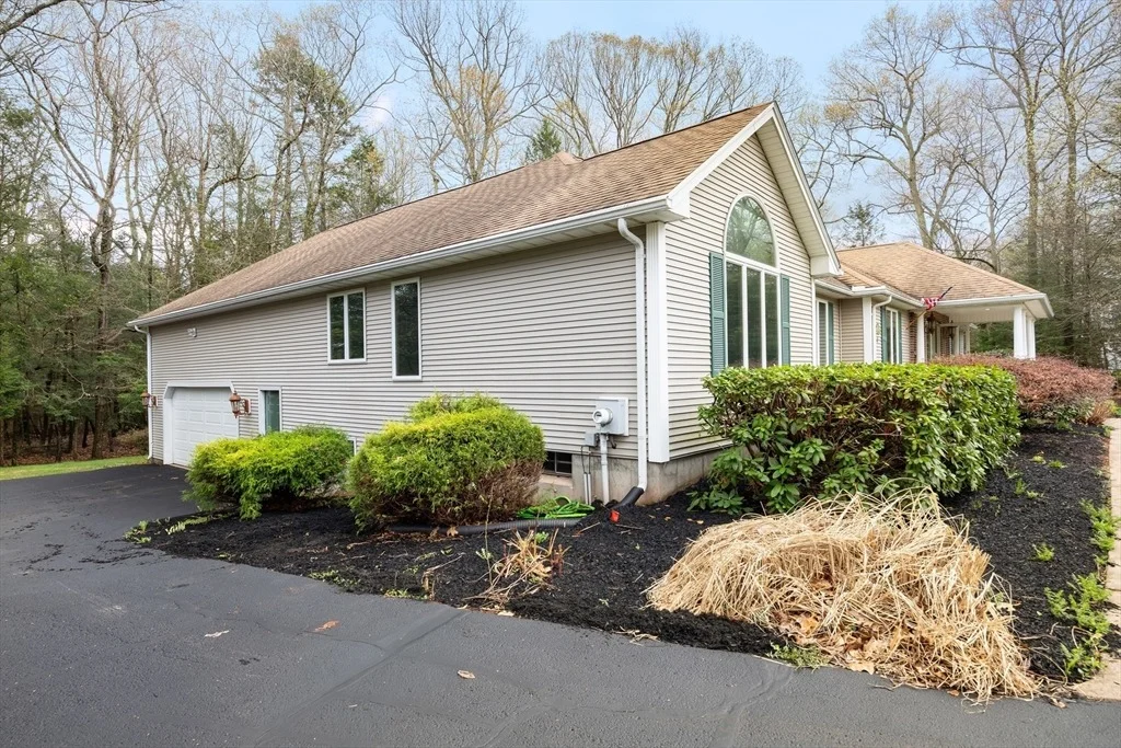 Photo of 4 Pearl Brook Road