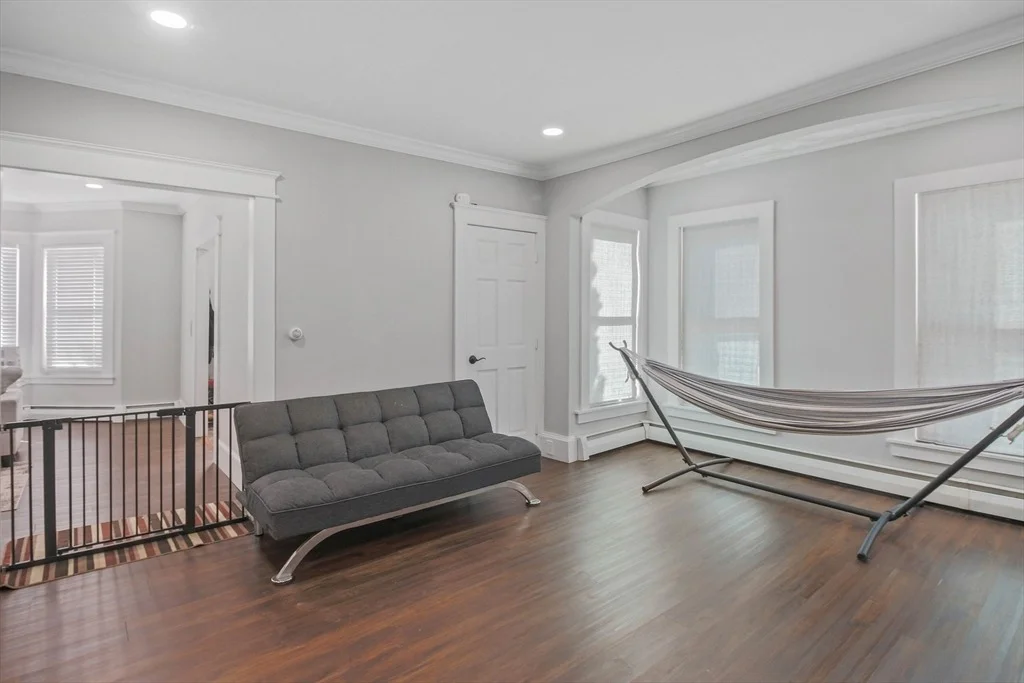 Photo of 576 Crescent St