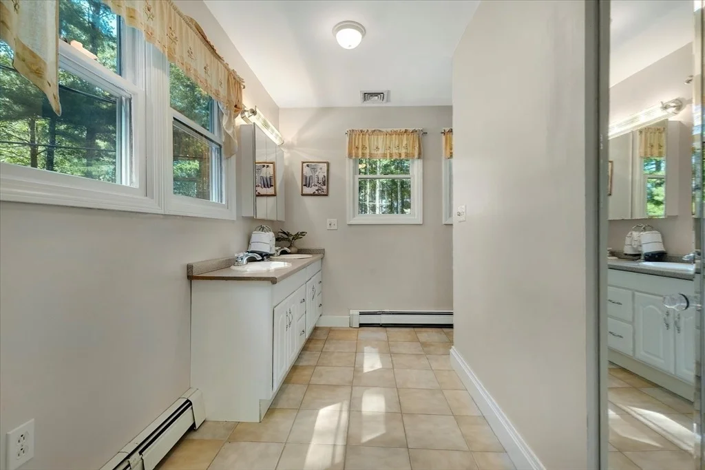 Photo of 290 Mendell Rd