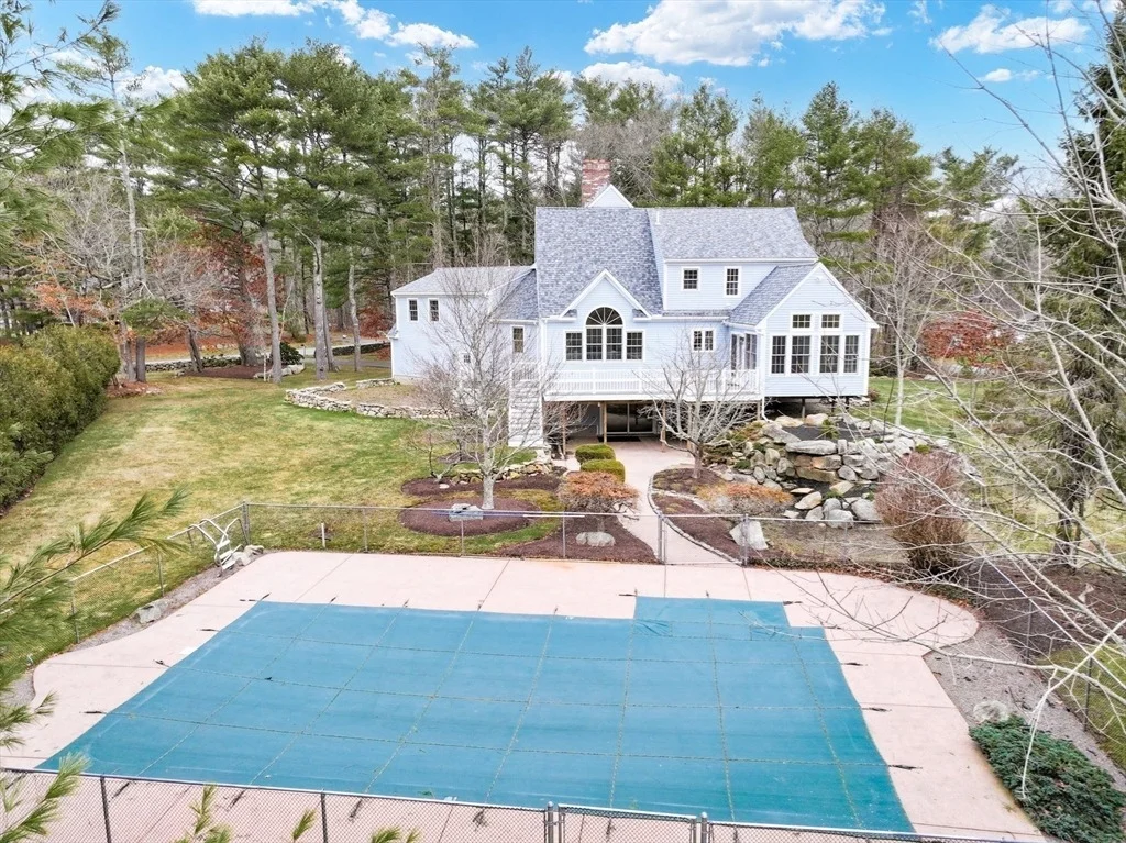 Photo of 2 Fieldstone Dr
